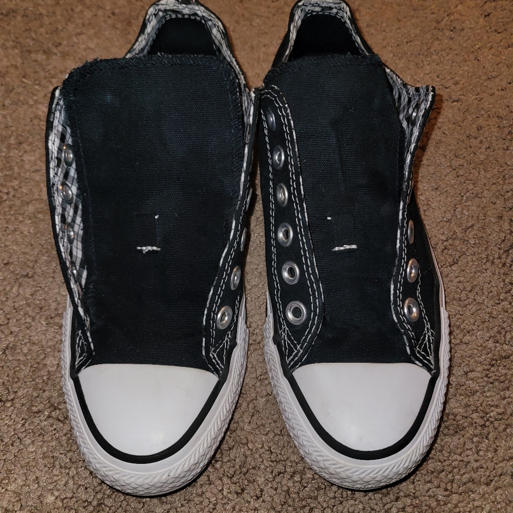 Womans Converse size 7 shoes
